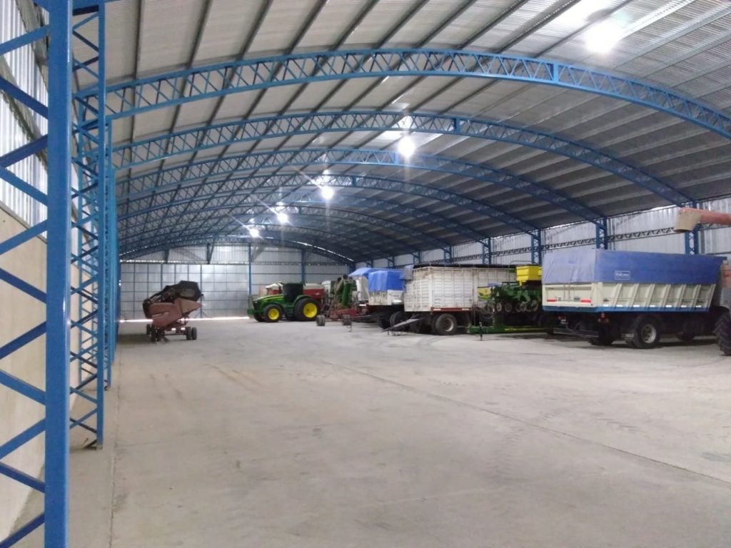 Galpón metálico de gran tamaño